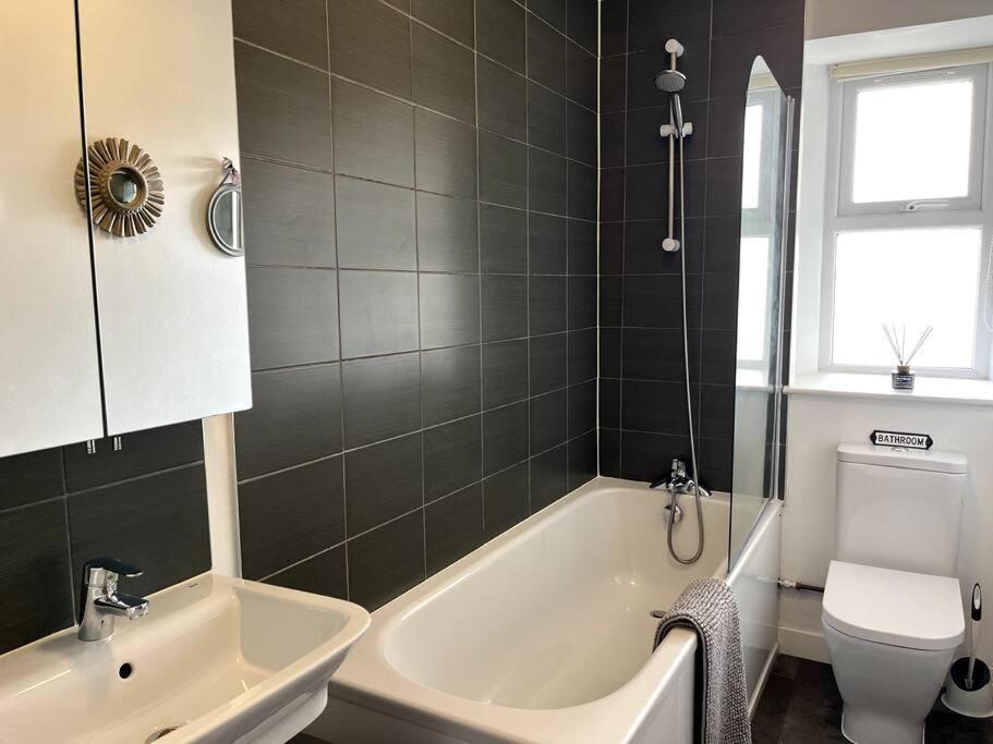Апартаменты Flat In The Heart Of Newquay Ньюки Экстерьер фото